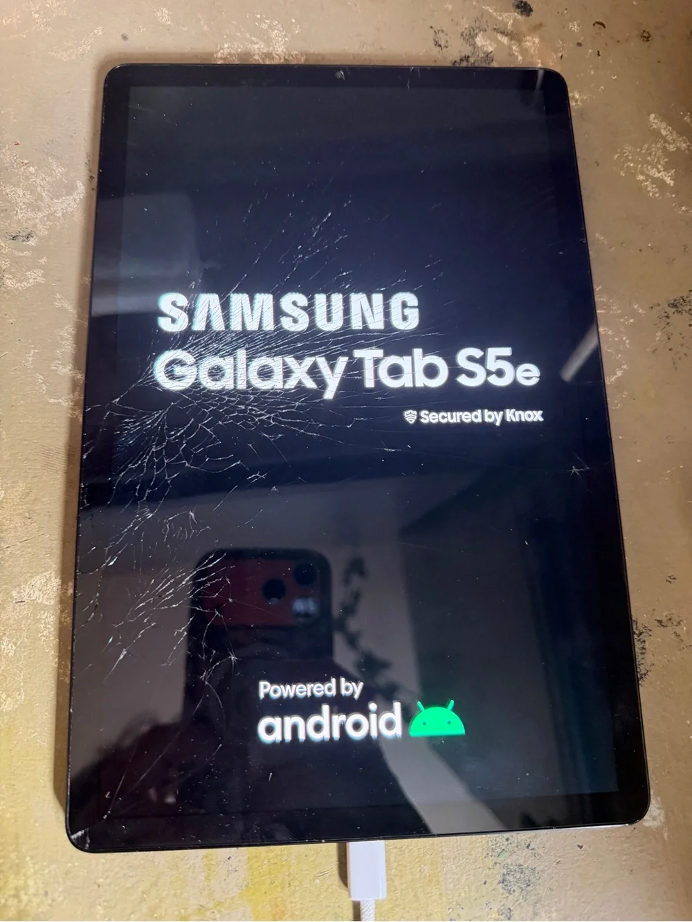 Samsung Galaxy Tab S5e  (Cracked Screen) Unlocked.